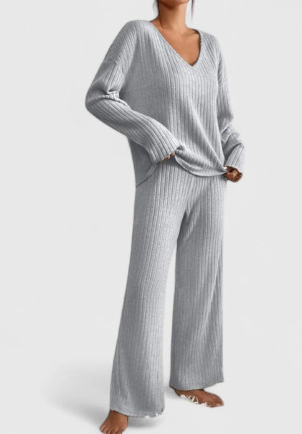 Angeline™ Comfortable Set | V-Neck Sweater and Wide-Leg Ribbed Pants
