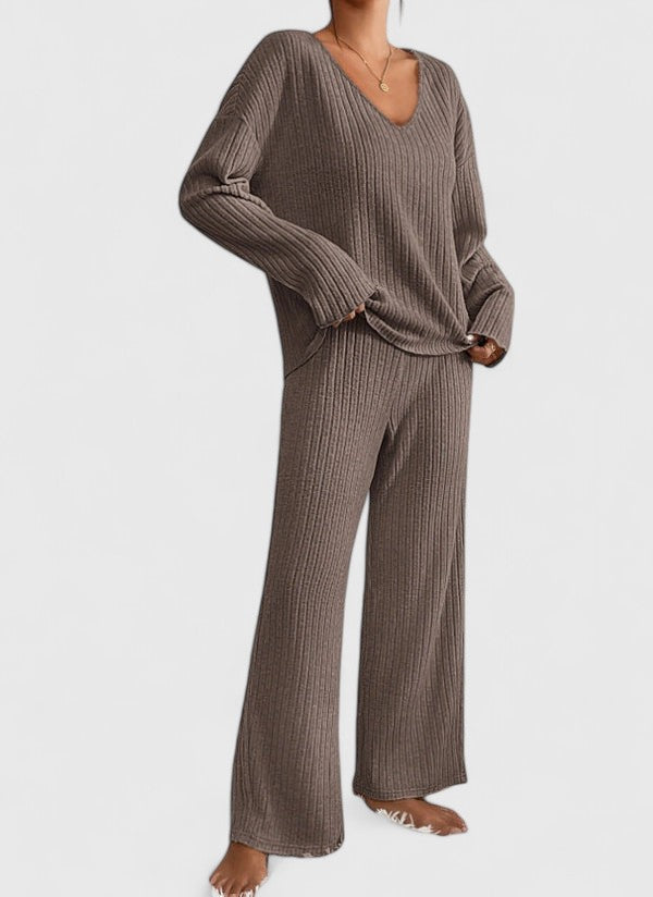 Angeline™ Comfortable Set | V-Neck Sweater and Wide-Leg Ribbed Pants